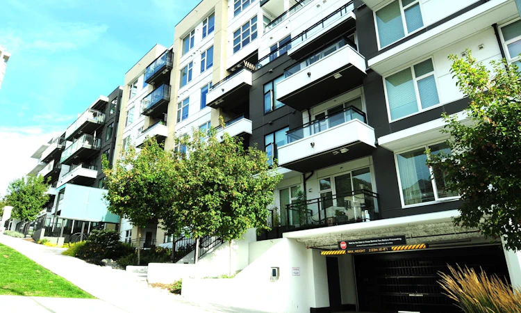 307-1012 Auckland Street
