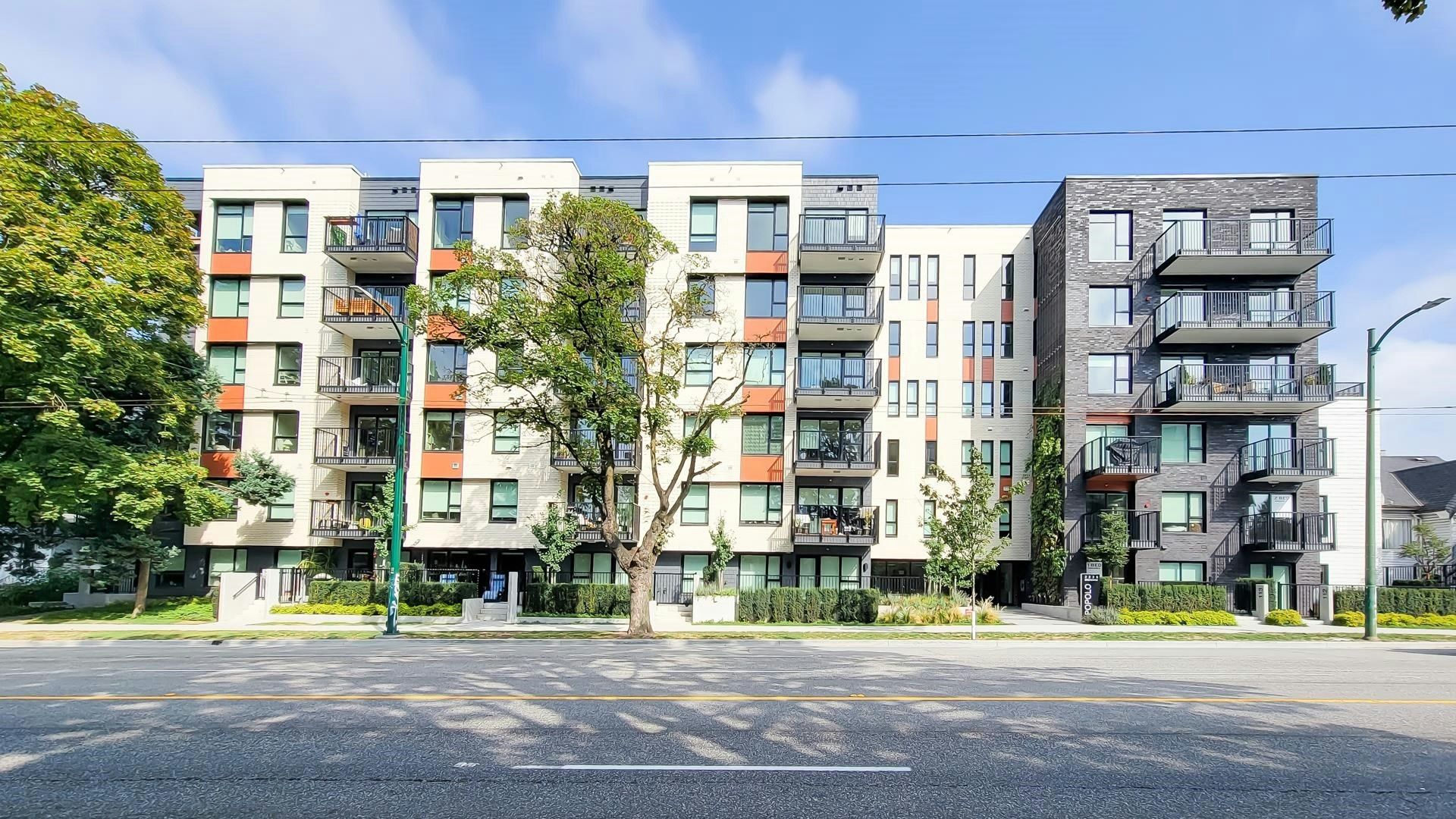 401-2235 E Broadway, Vancouver, BC, V5N 0J5