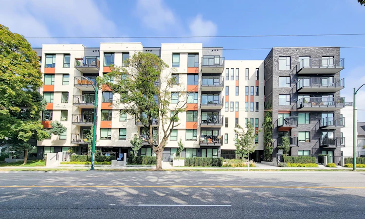 401-2235 E Broadway
