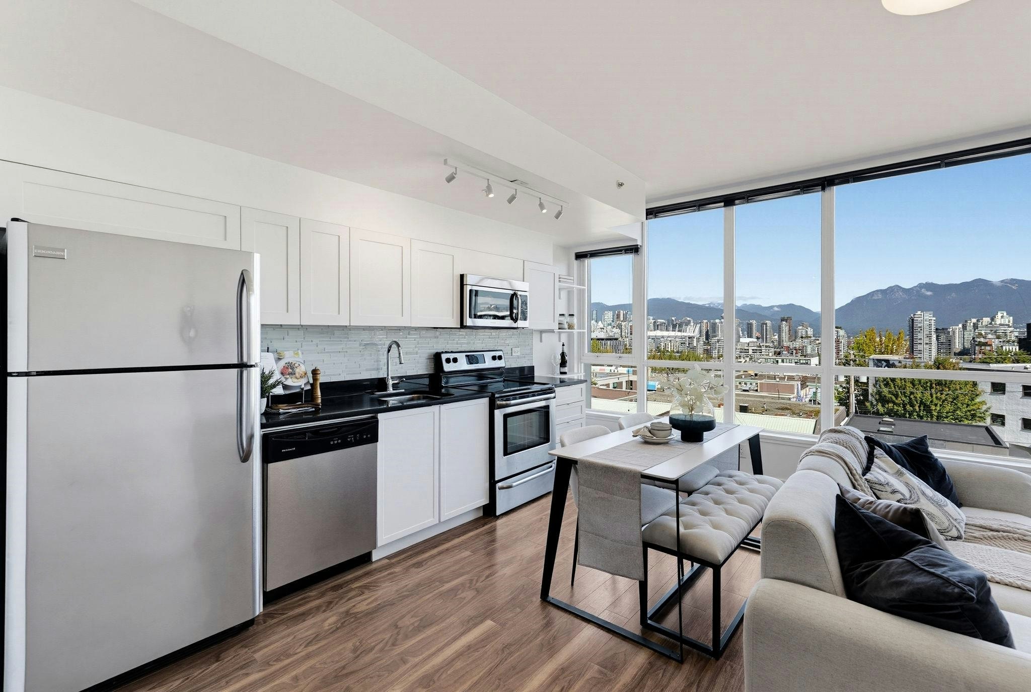 409-2511 Quebec Street - 3