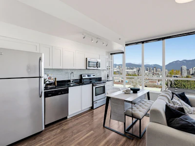 409-2511 Quebec Street - 3