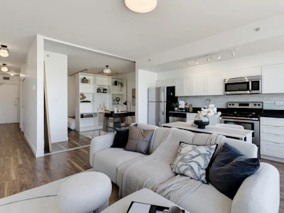 409-2511 Quebec Street - 5