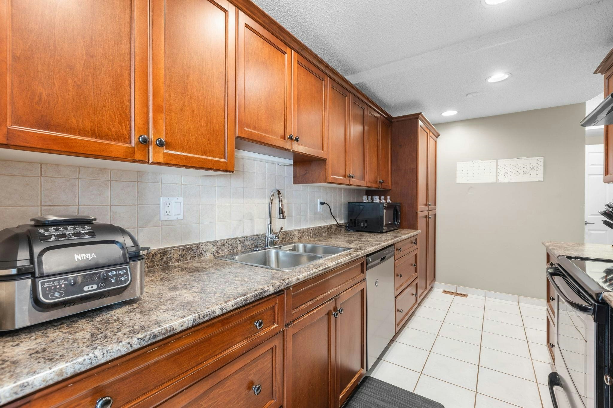 9010 Centaurus Circle, Burnaby, BC, V3J 1C2 - 18