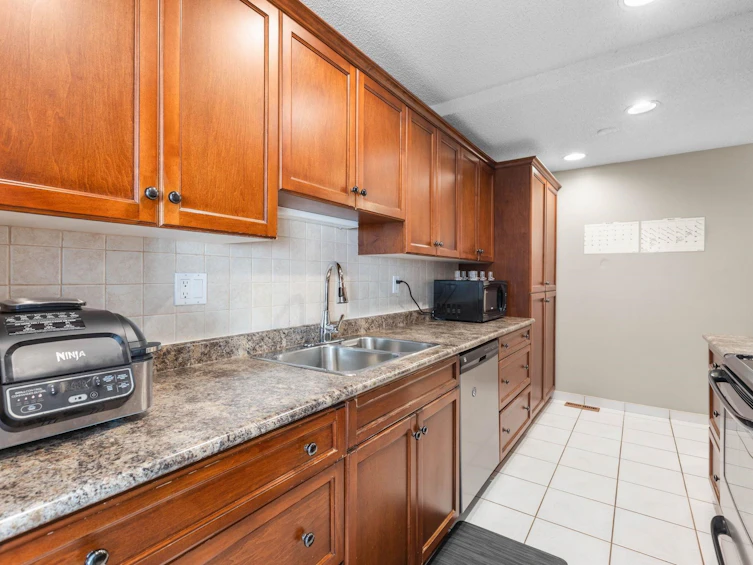 9010 Centaurus Circle, Burnaby, BC, V3J 1C2 - 18