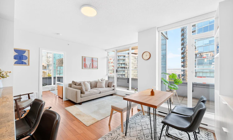 1802-821 Cambie Street