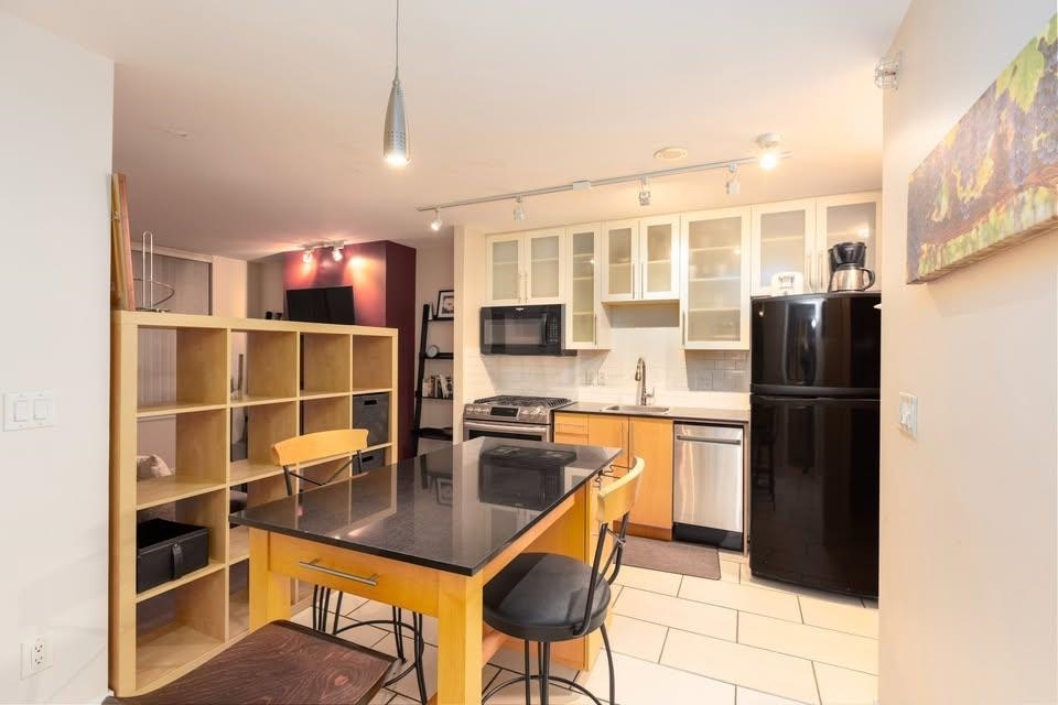 401-1225 Richards Street - 3