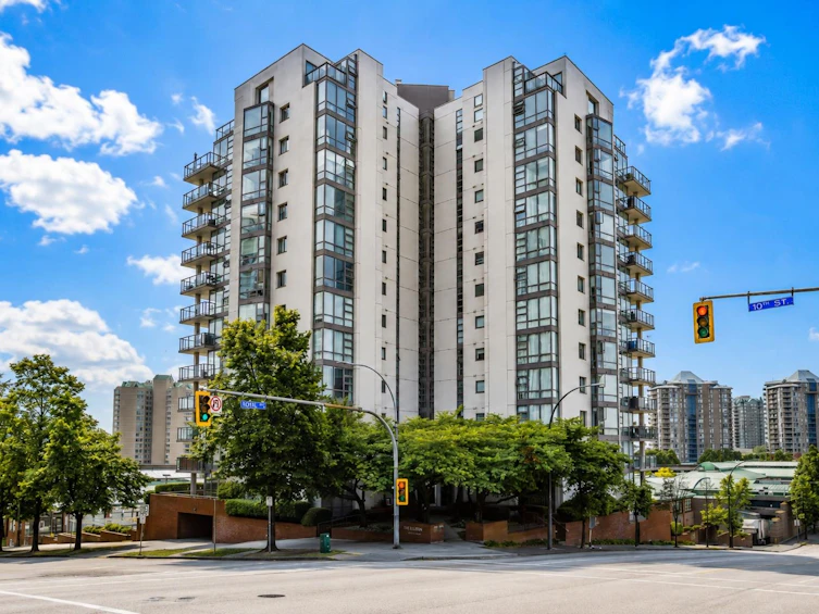 601-98 Tenth Street, New Westminster, BC, V3M 6L8