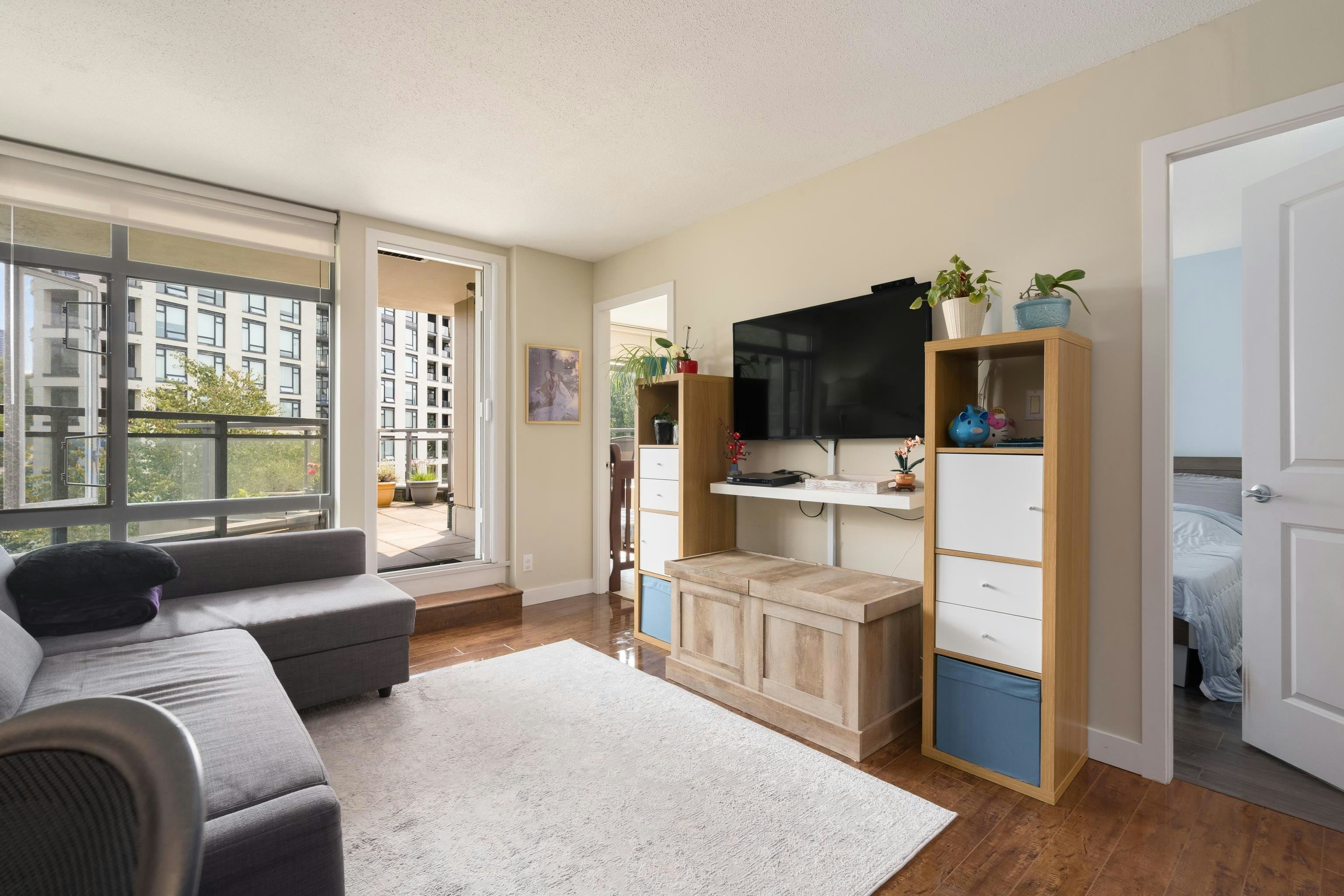 508-3660 Vanness Avenue - 4