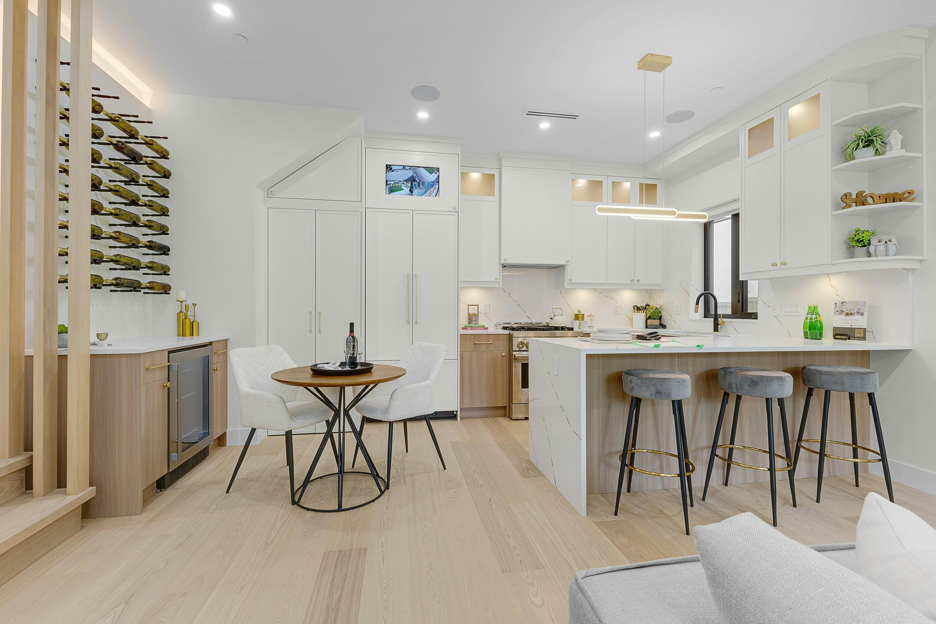 1-182 Ontario Place, Vancouver, BC, V5W 1S2