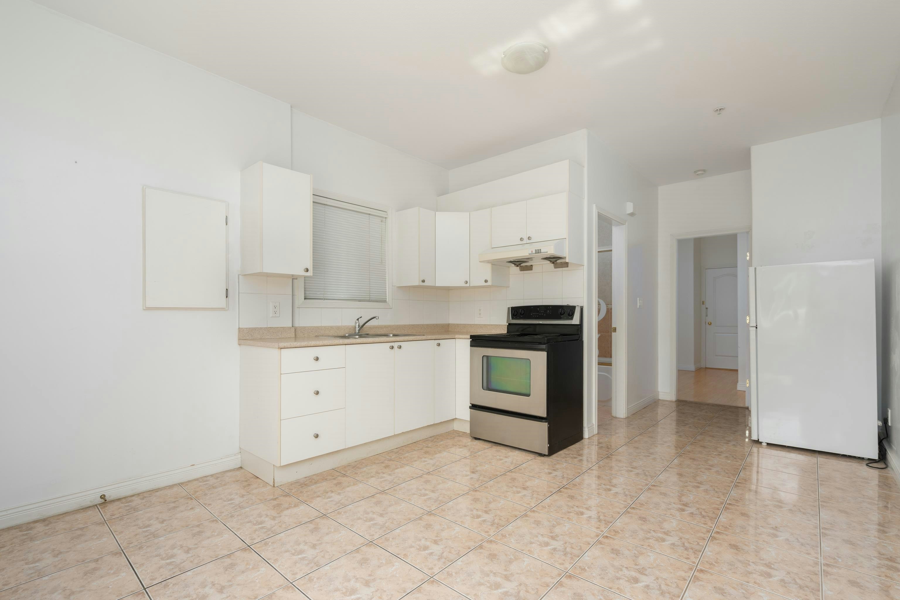 2170 E 28th Avenue, Vancouver, BC, V5N 2X9 - 25