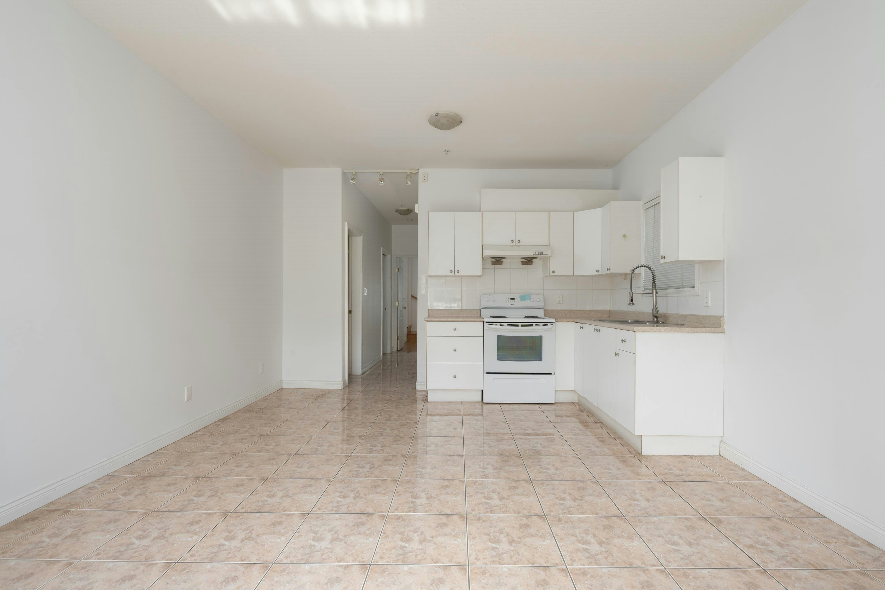 2170 E 28th Avenue, Vancouver, BC, V5N 2X9 - 31