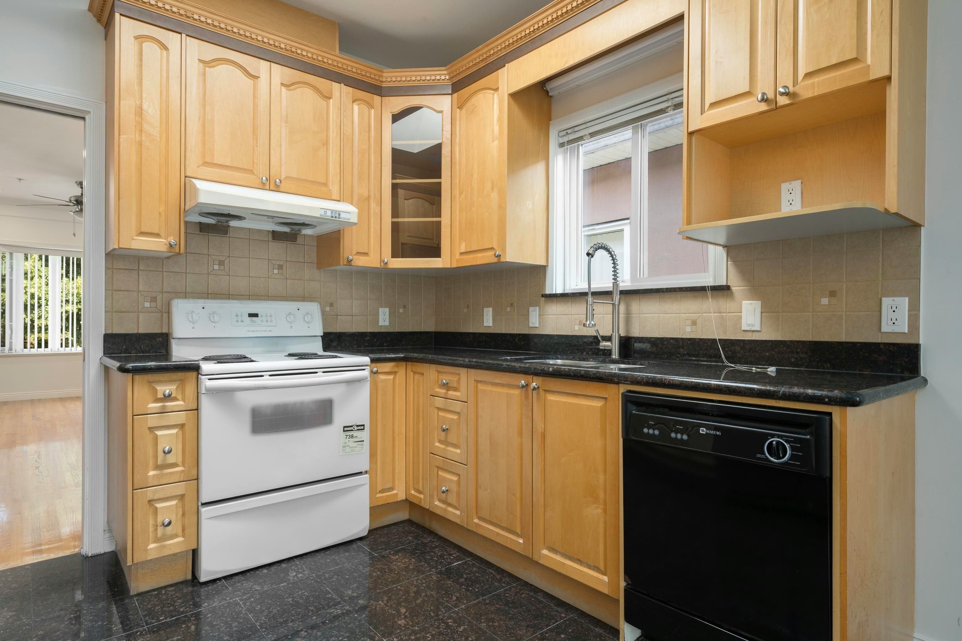 2170 E 28th Avenue, Vancouver, BC, V5N 2X9 - 7