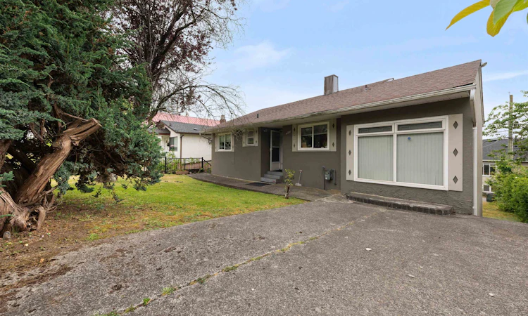 4561 Nanaimo Street