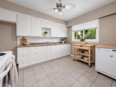 4561 Nanaimo Street - 5