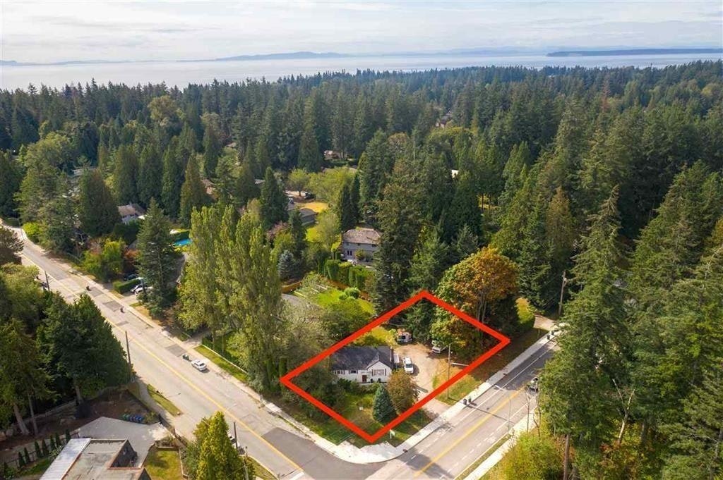 13590 20 Avenue - 2