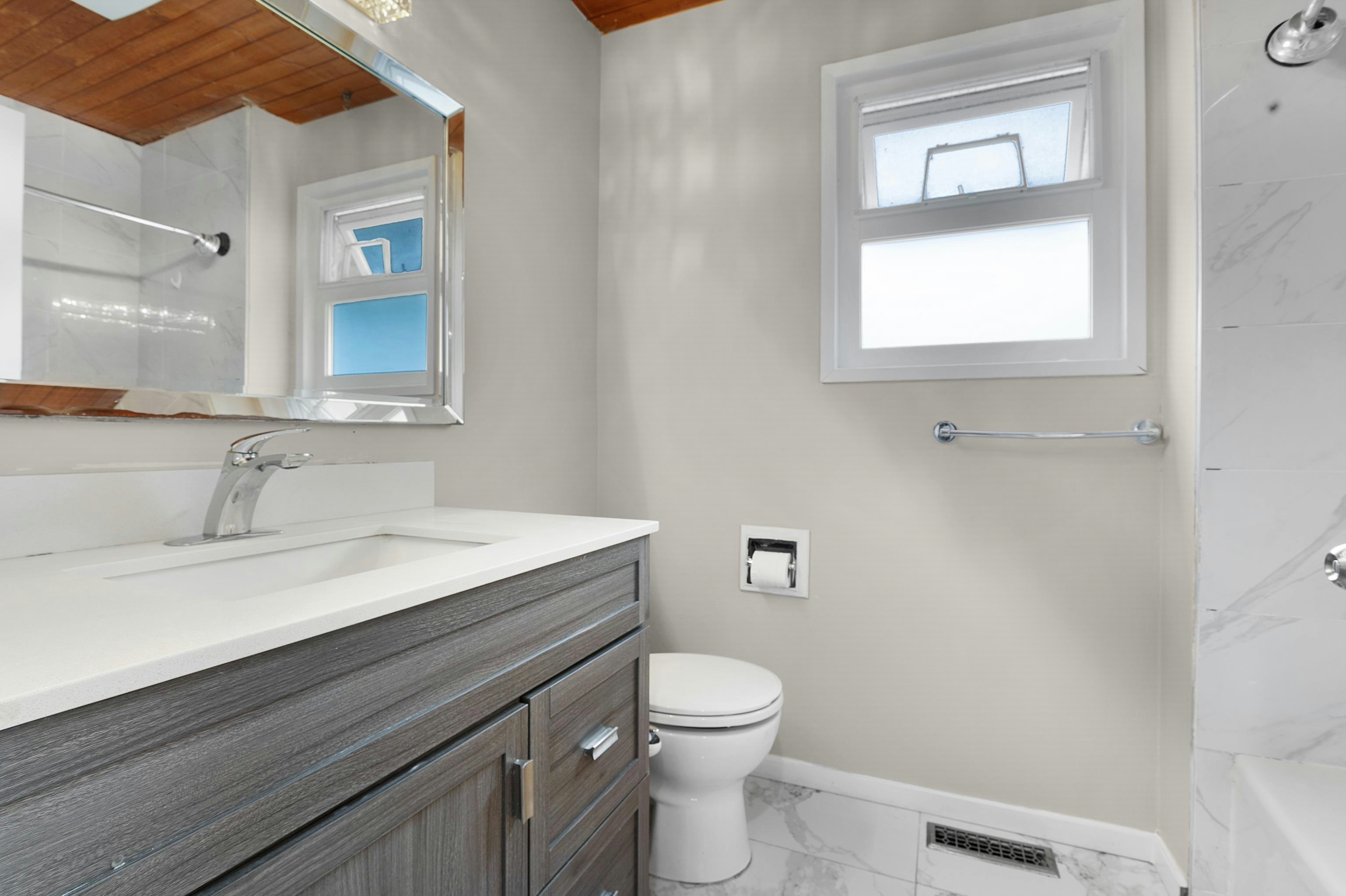 8647 August Drive, Surrey, BC, V3S 5A4 - 5