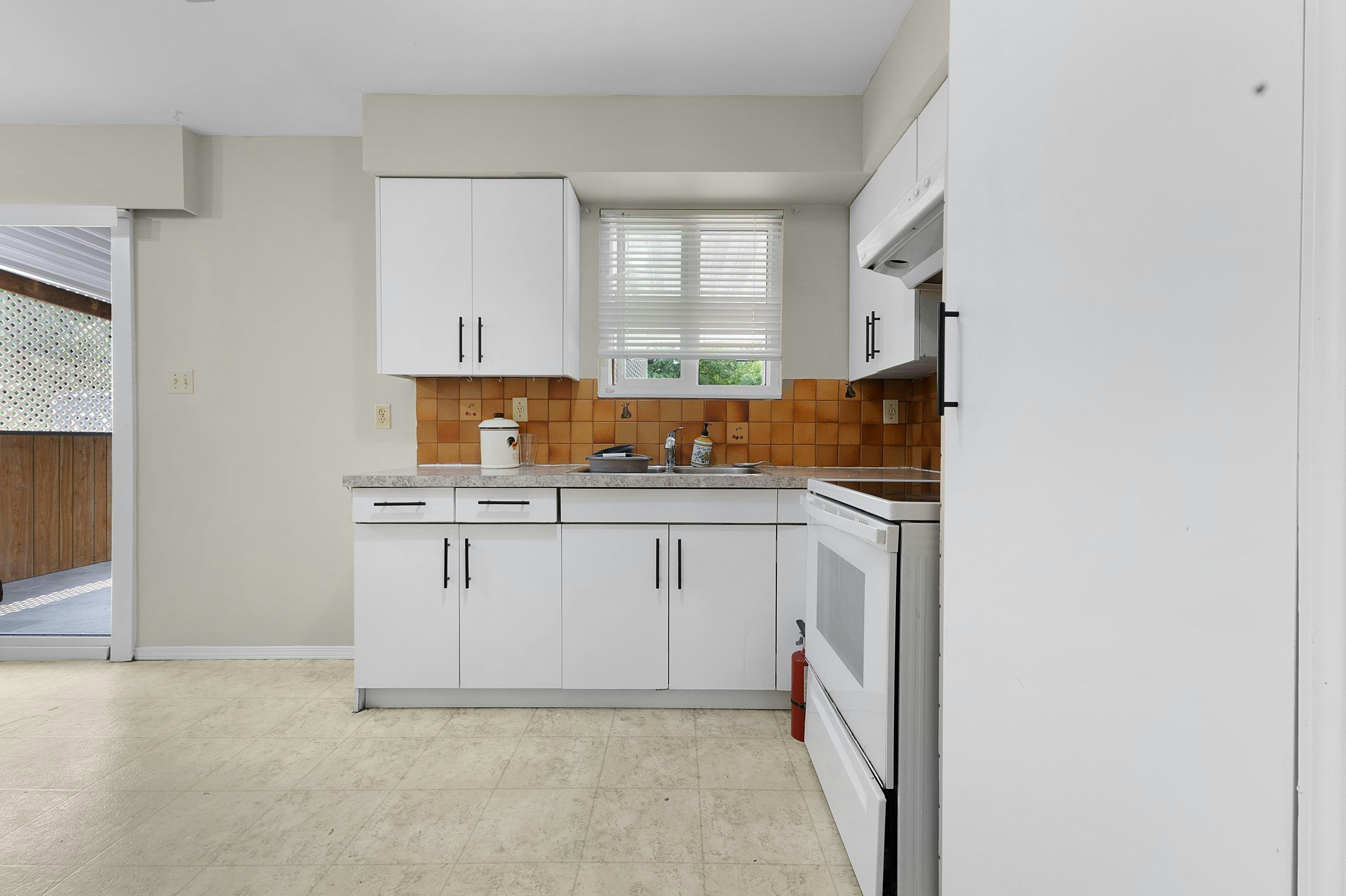 8647 August Drive, Surrey, BC, V3S 5A4 - 2