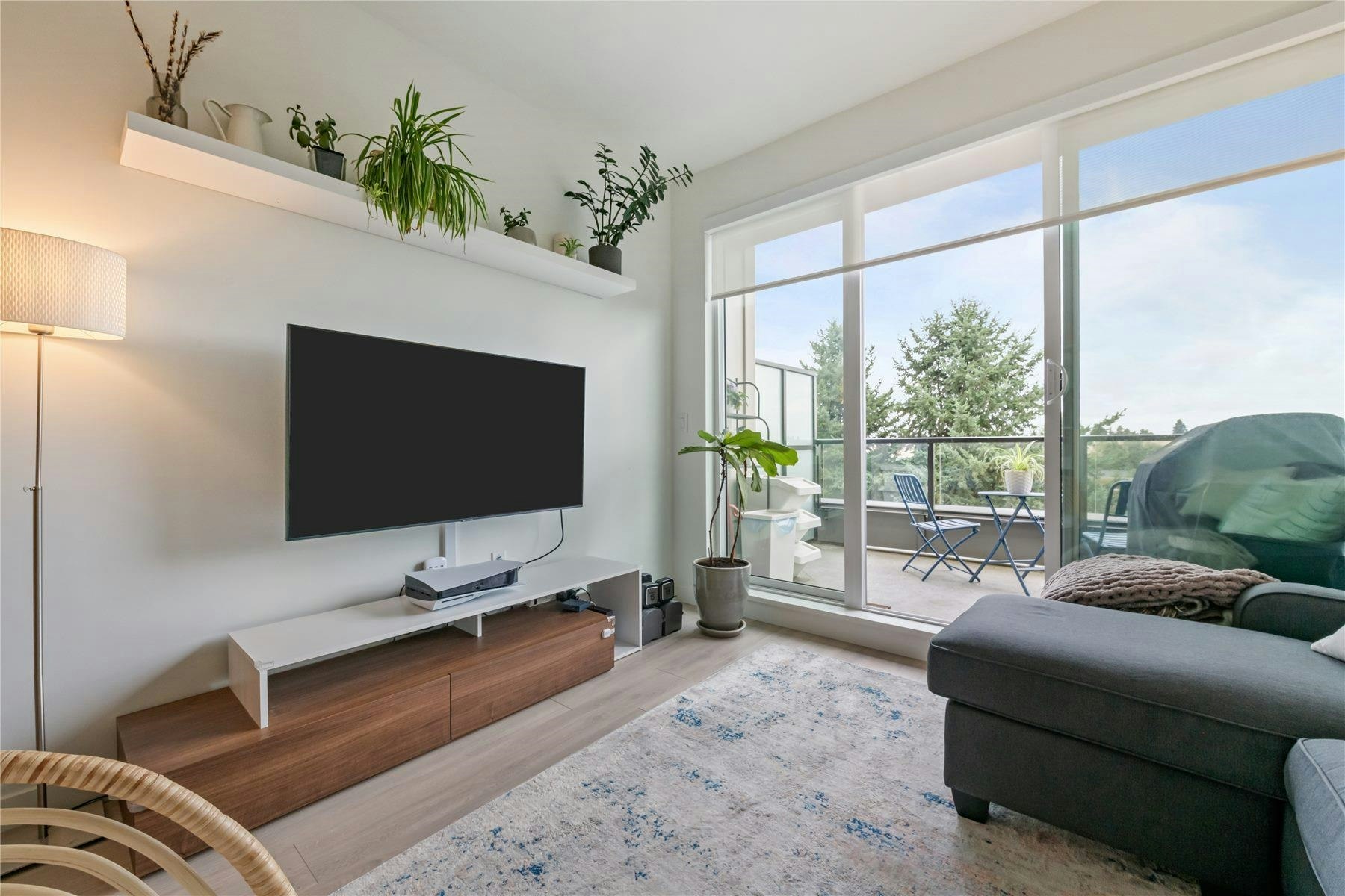 612-7588 16th Street, Burnaby, BC, V3N 0H8