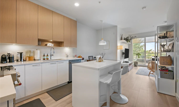 612-7588 16th Street