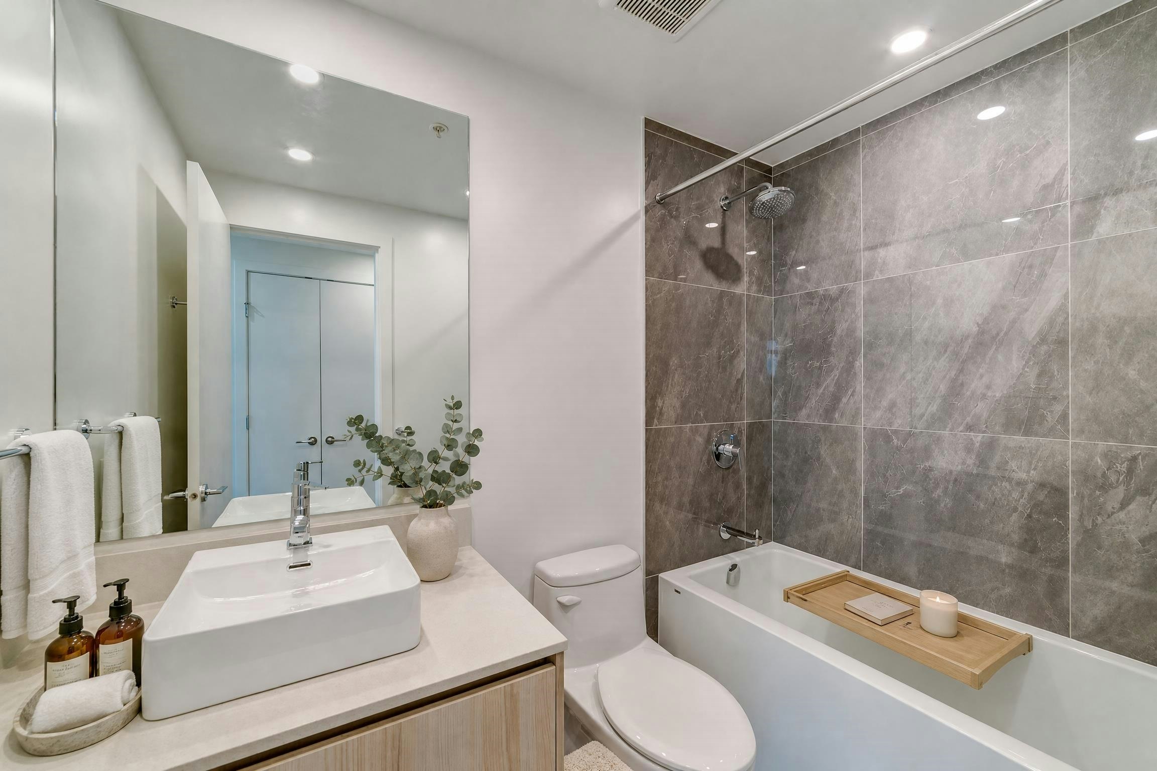 1405-5333 Goring Street, Burnaby, BC, V5B 3A2 - 8