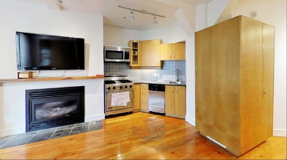 303-1216 Homer Street, Vancouver, BC, V6B 2Y5