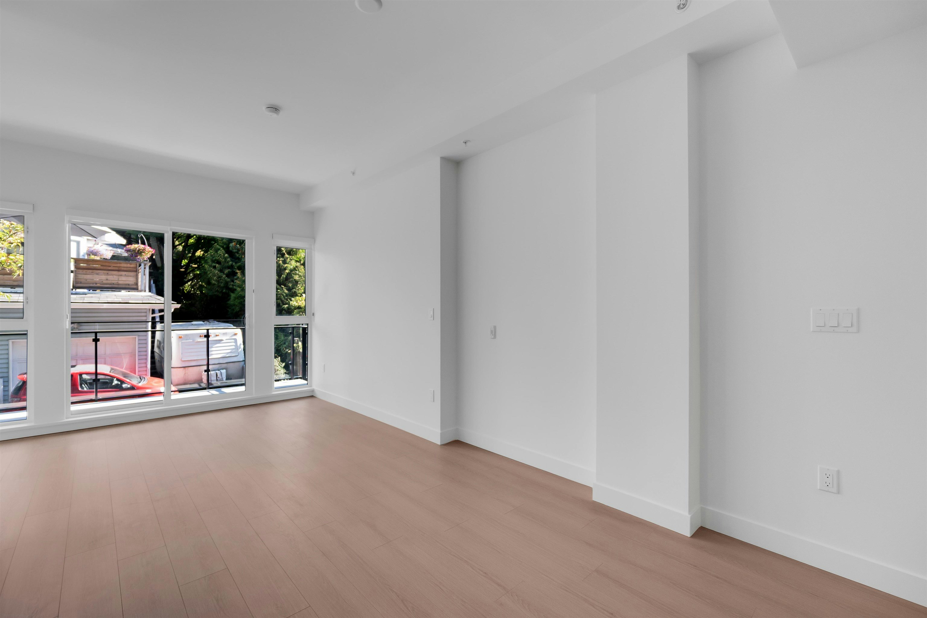 2XX-422 E 3rd Street, North Vancouver, BC, V7L 0K1 - 3