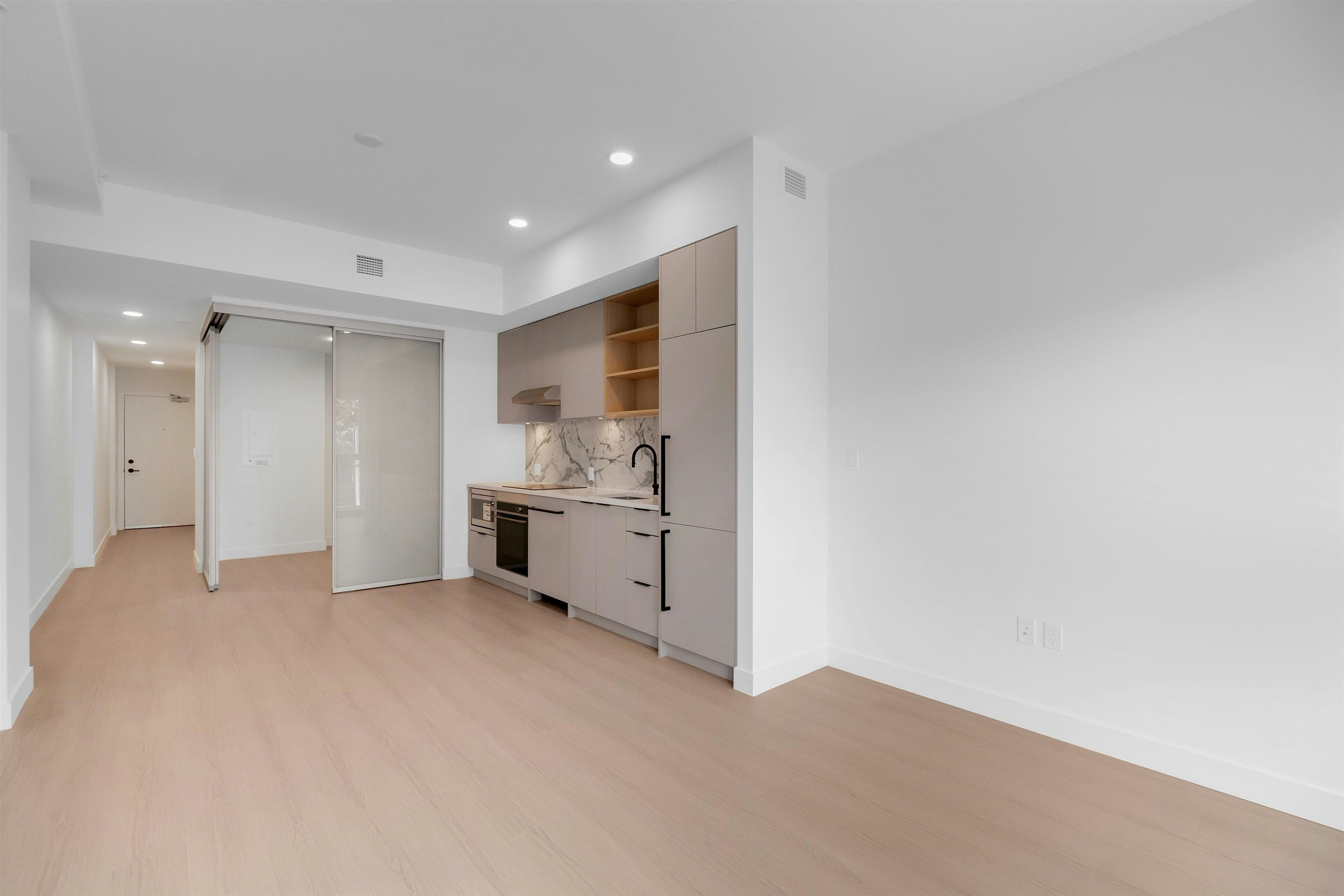 2XX-422 E 3rd Street, North Vancouver, BC, V7L 0K1 - 8