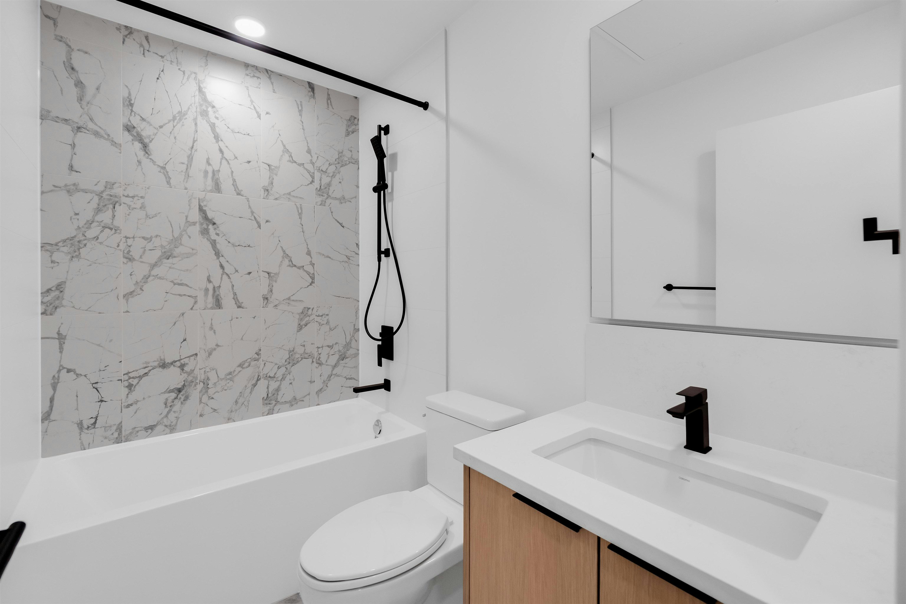 2XX-422 E 3rd Street, North Vancouver, BC, V7L 0K1 - 15