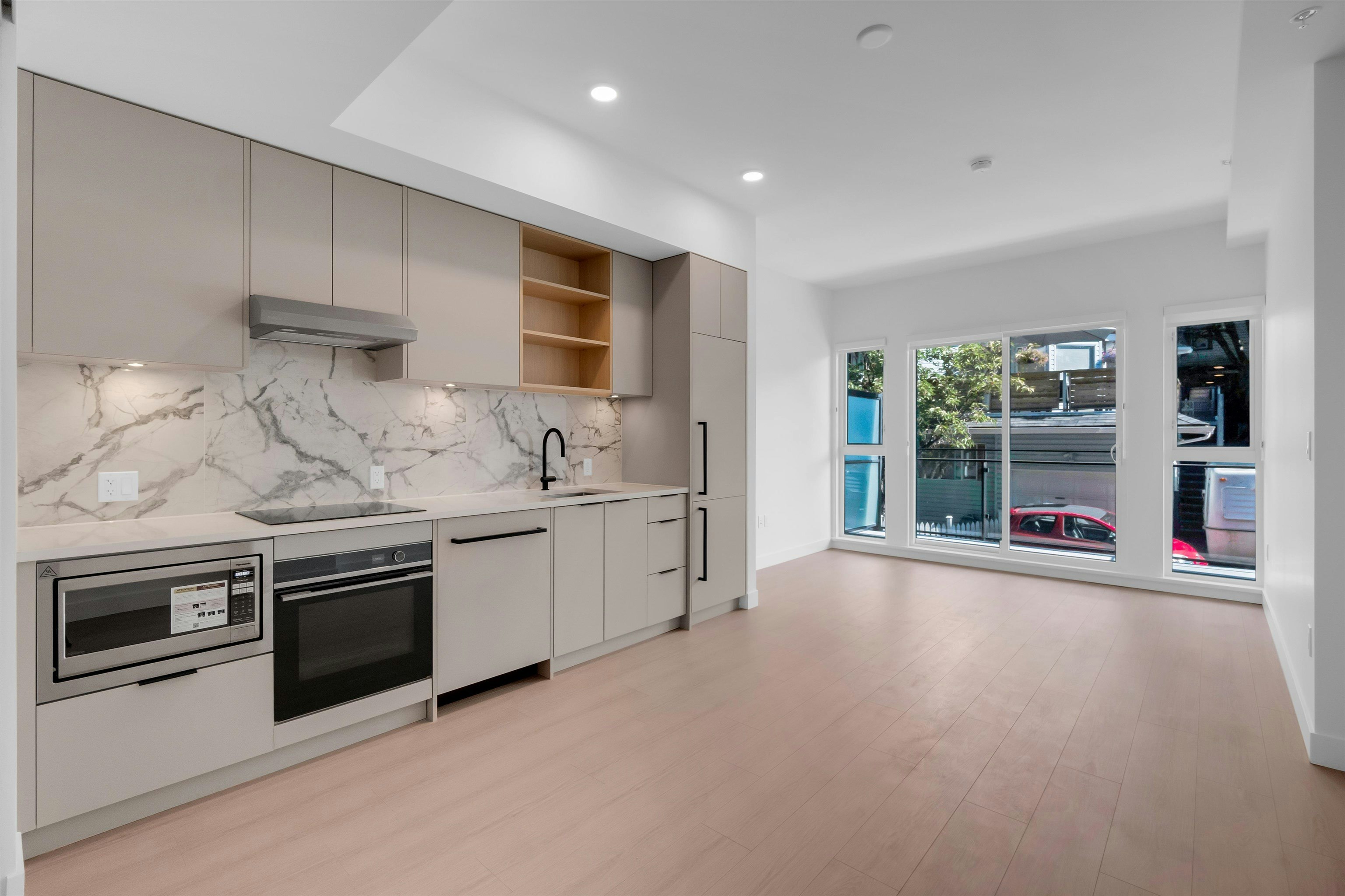 2XX-422 E 3rd Street, North Vancouver, BC, V7L 0K1