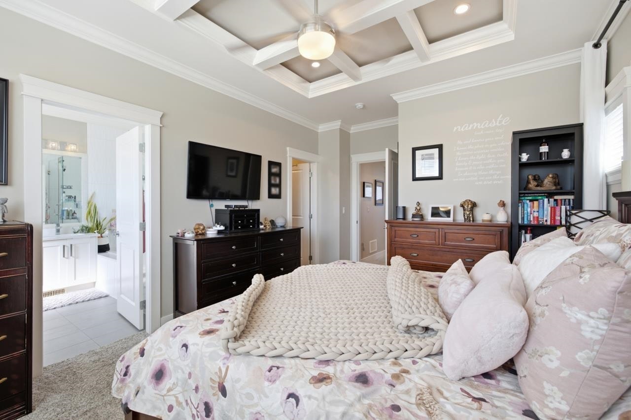 17411 2 Avenue, Surrey, BC, V3Z 6R9 - 17