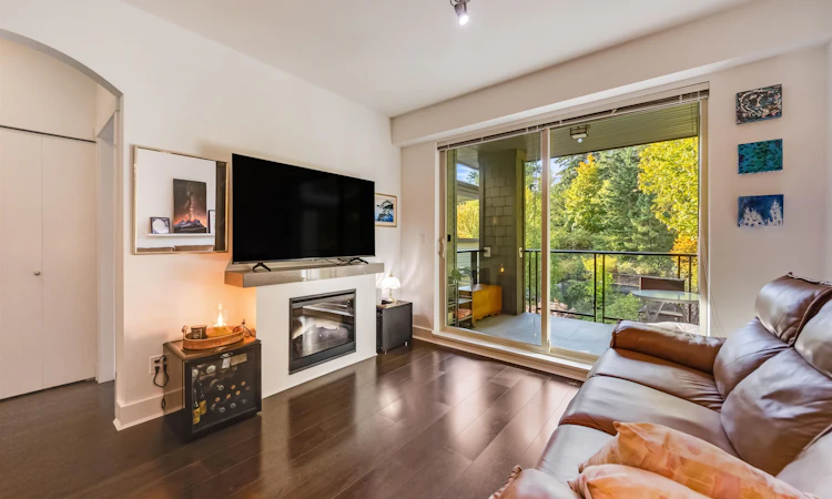 301-7418 Byrnepark Walk