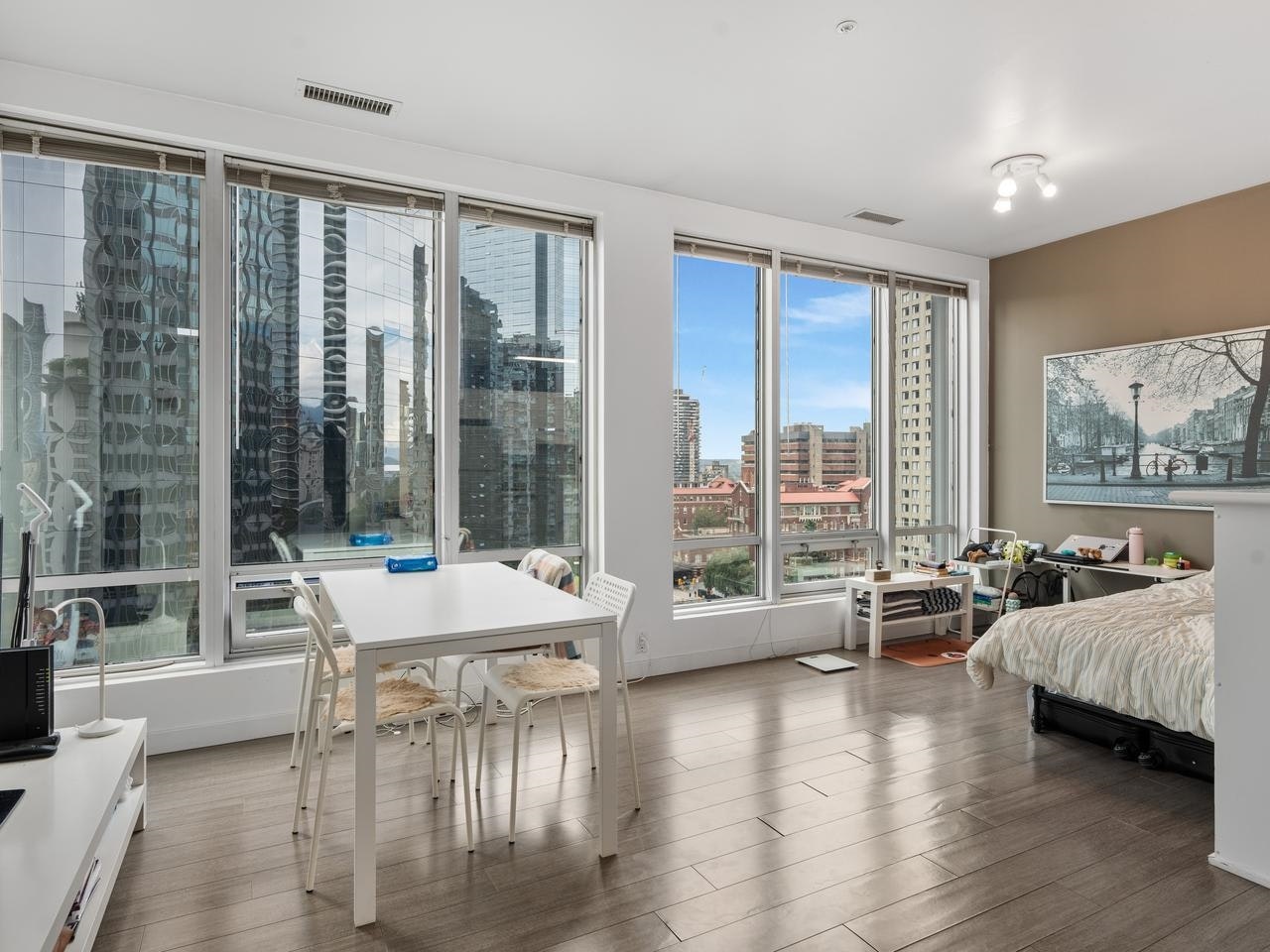 902-989 Nelson Street, Vancouver, BC, V6Z 2S1
