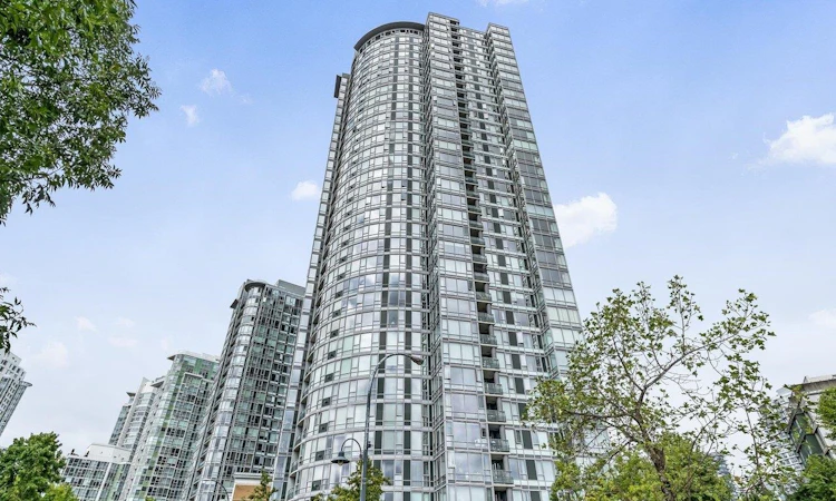 2105-1033 Marinaside Crescent