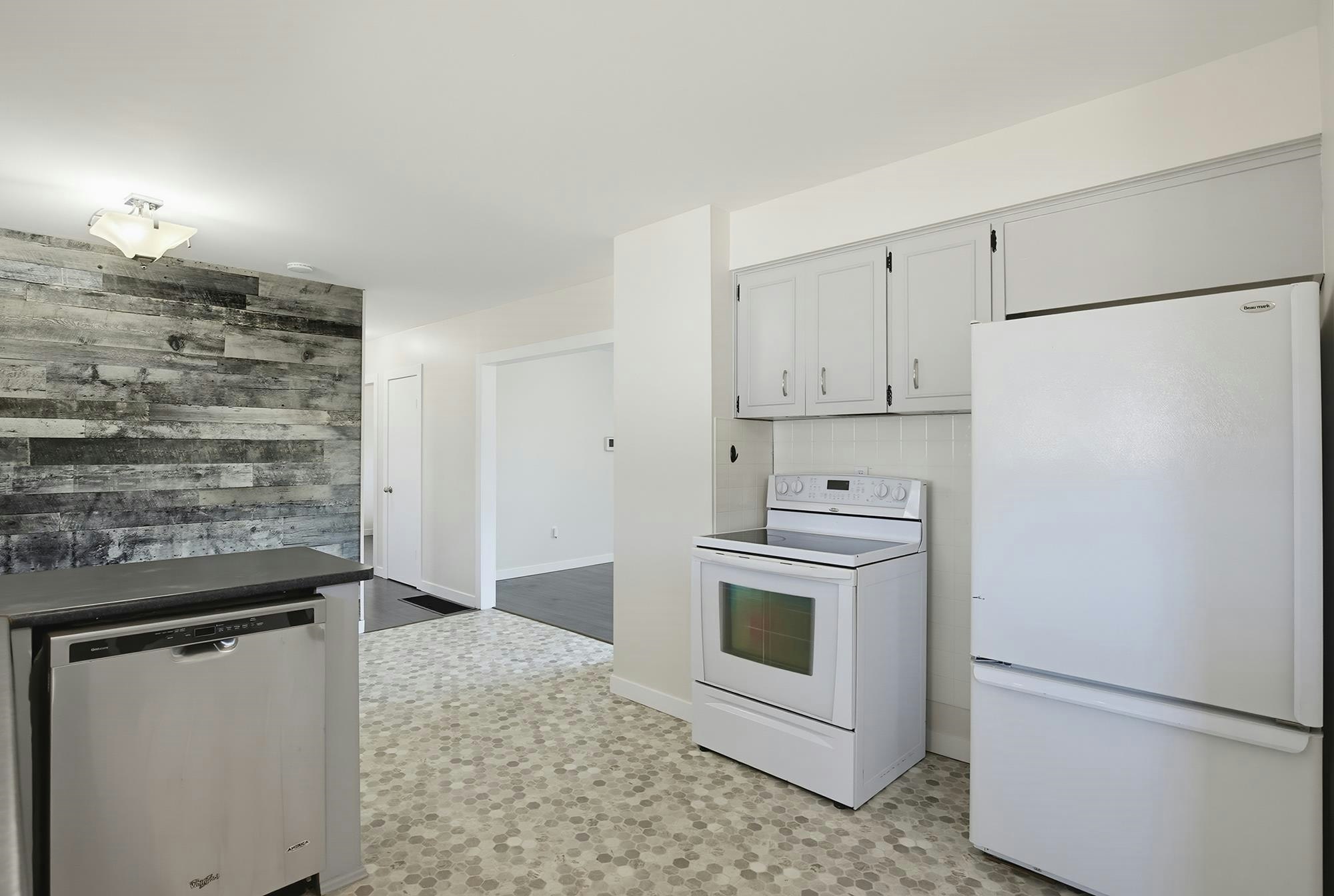 33515 8 Avenue - 5