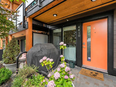 4410 Nanaimo Street - 2