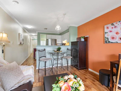 202-868 Kingsway - 4