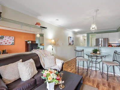 202-868 Kingsway - 3