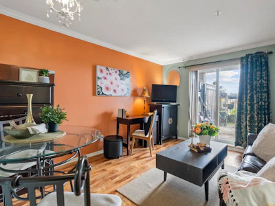 202-868 Kingsway - 2
