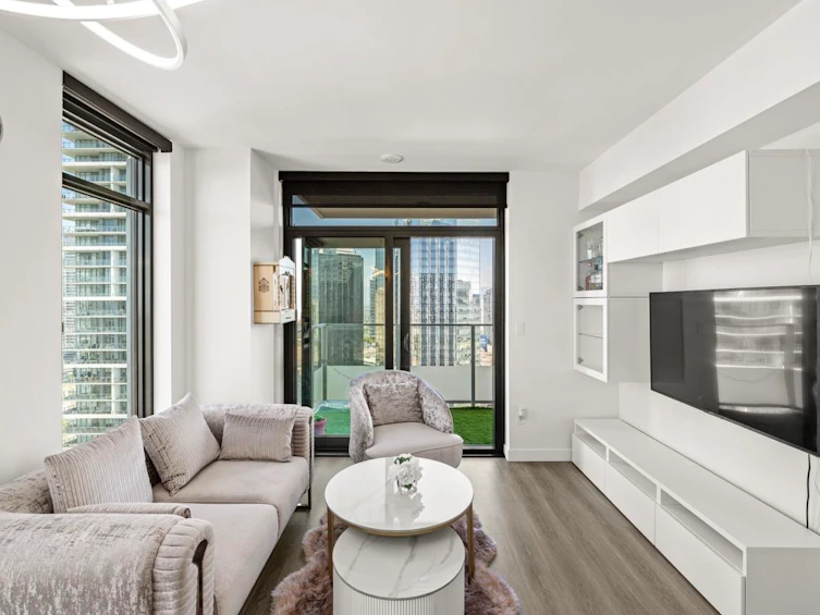 2404-6608 Sussex Avenue, Burnaby, BC, V5H 0M3