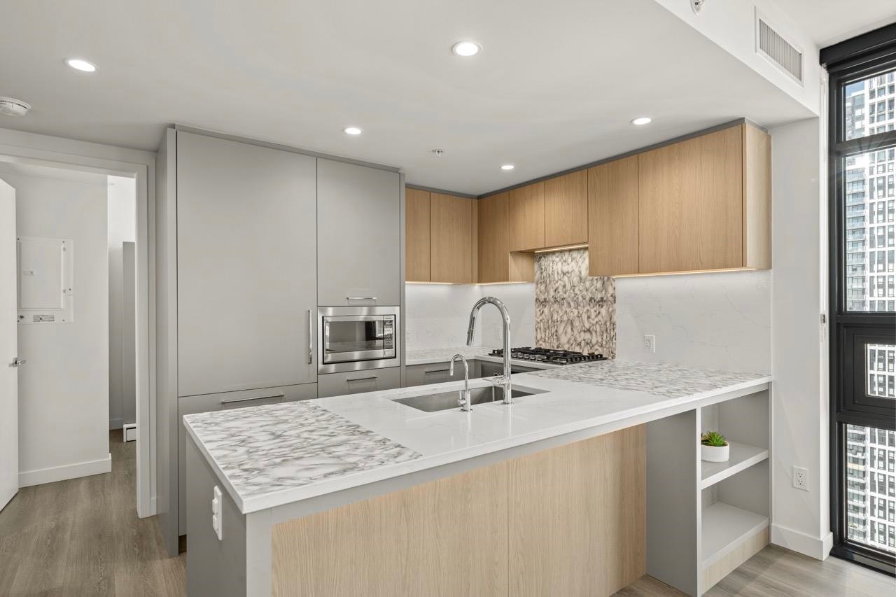 2404-6608 Sussex Avenue, Burnaby, BC, V5H 0M3 - 6
