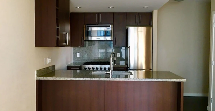 911-1708 Columbia Street, Vancouver, BC, V5Y 0H7 - 2