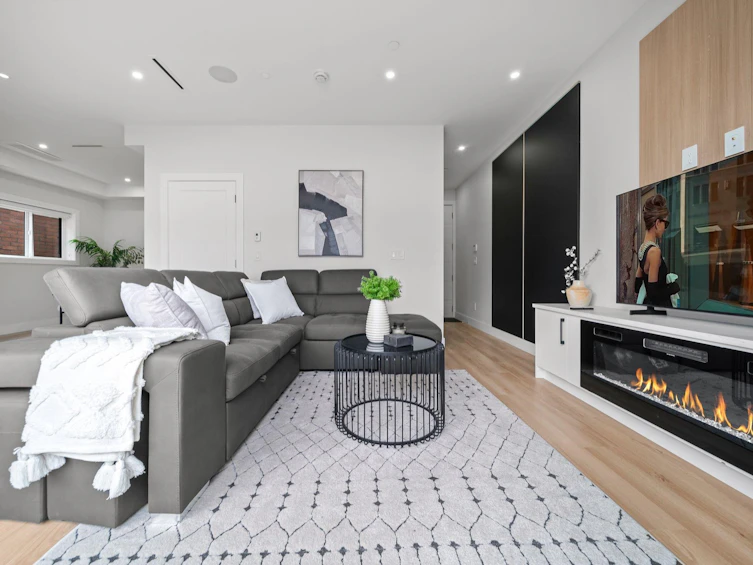 2369 Adanac Street, Vancouver, BC, V5L 2E9 - 3