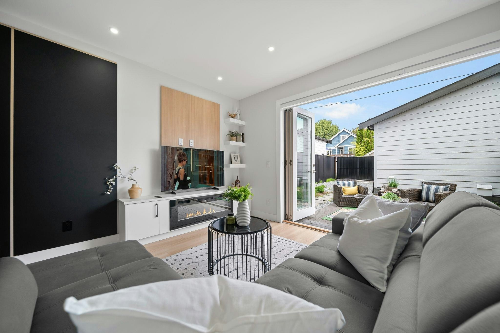 2369 Adanac Street, Vancouver, BC, V5L 2E9 - 7