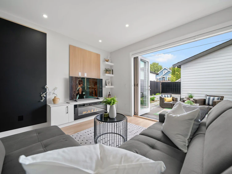 2369 Adanac Street, Vancouver, BC, V5L 2E9 - 7