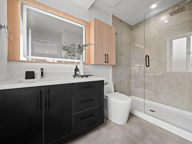 2369 Adanac Street, Vancouver, BC, V5L 2E9 - 17