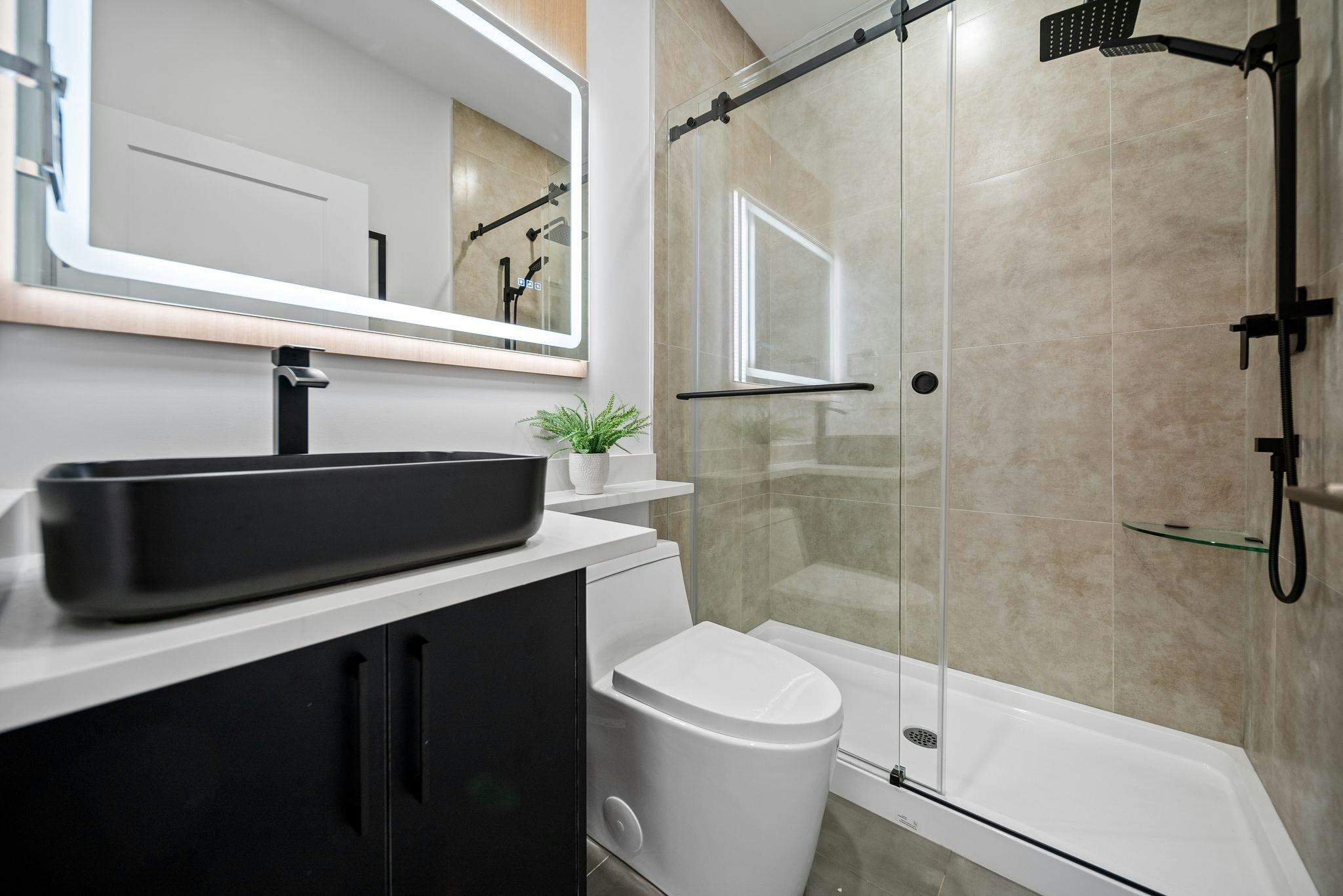 2369 Adanac Street, Vancouver, BC, V5L 2E9 - 14