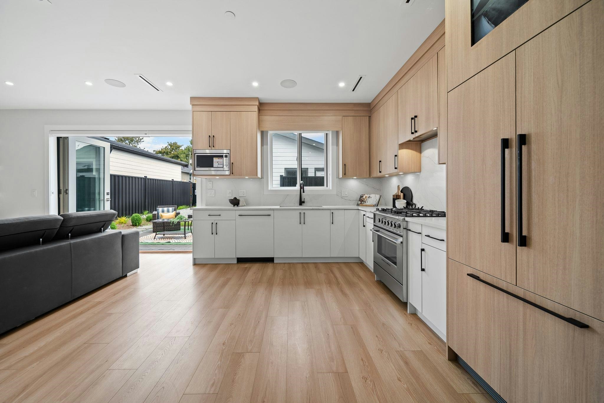 2369 Adanac Street, Vancouver, BC, V5L 2E9 - 11