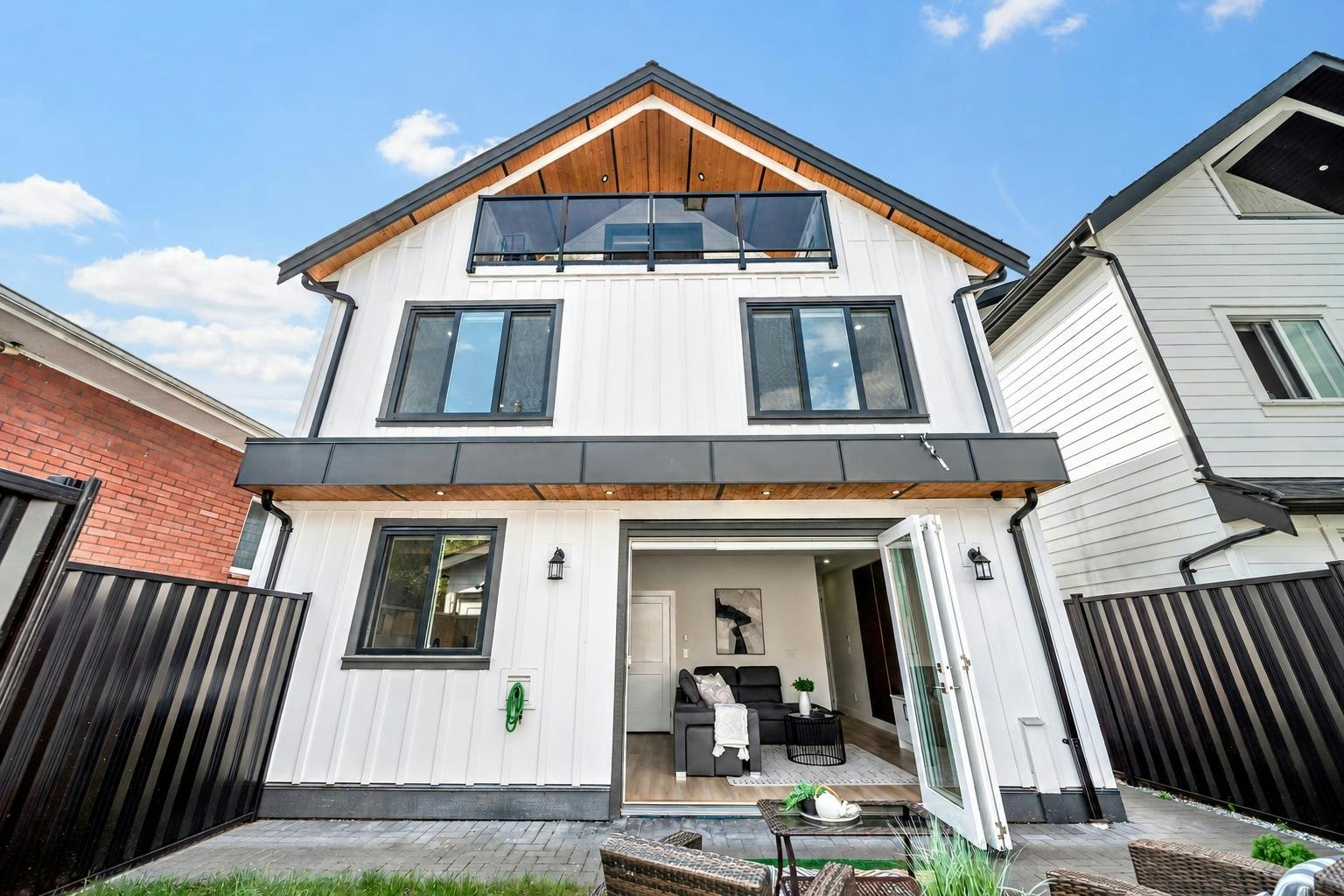 2369 Adanac Street, Vancouver, BC, V5L 2E9 - 30
