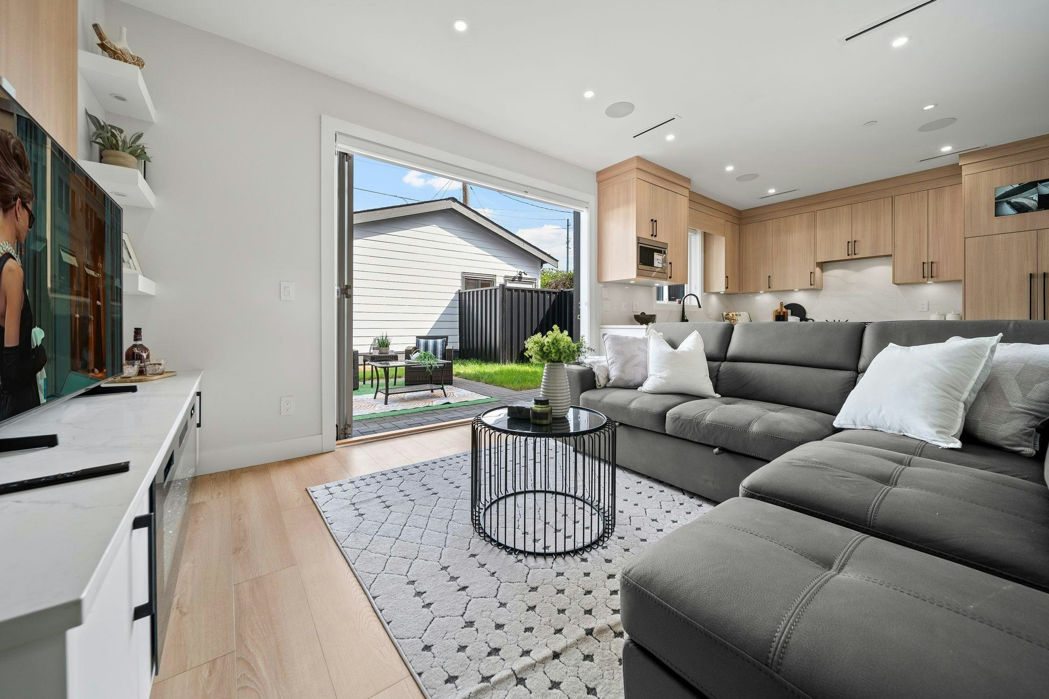 2369 Adanac Street, Vancouver, BC, V5L 2E9 - 6