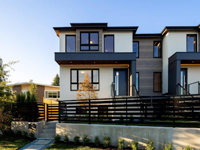 2-7061 Paulus Crescent - 3